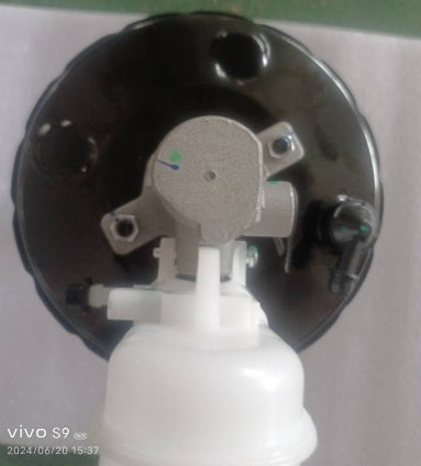 3540100-E0010-A10000>Vacuum booster with master cylinder and brake fluid reservoir assembly MT>6MT