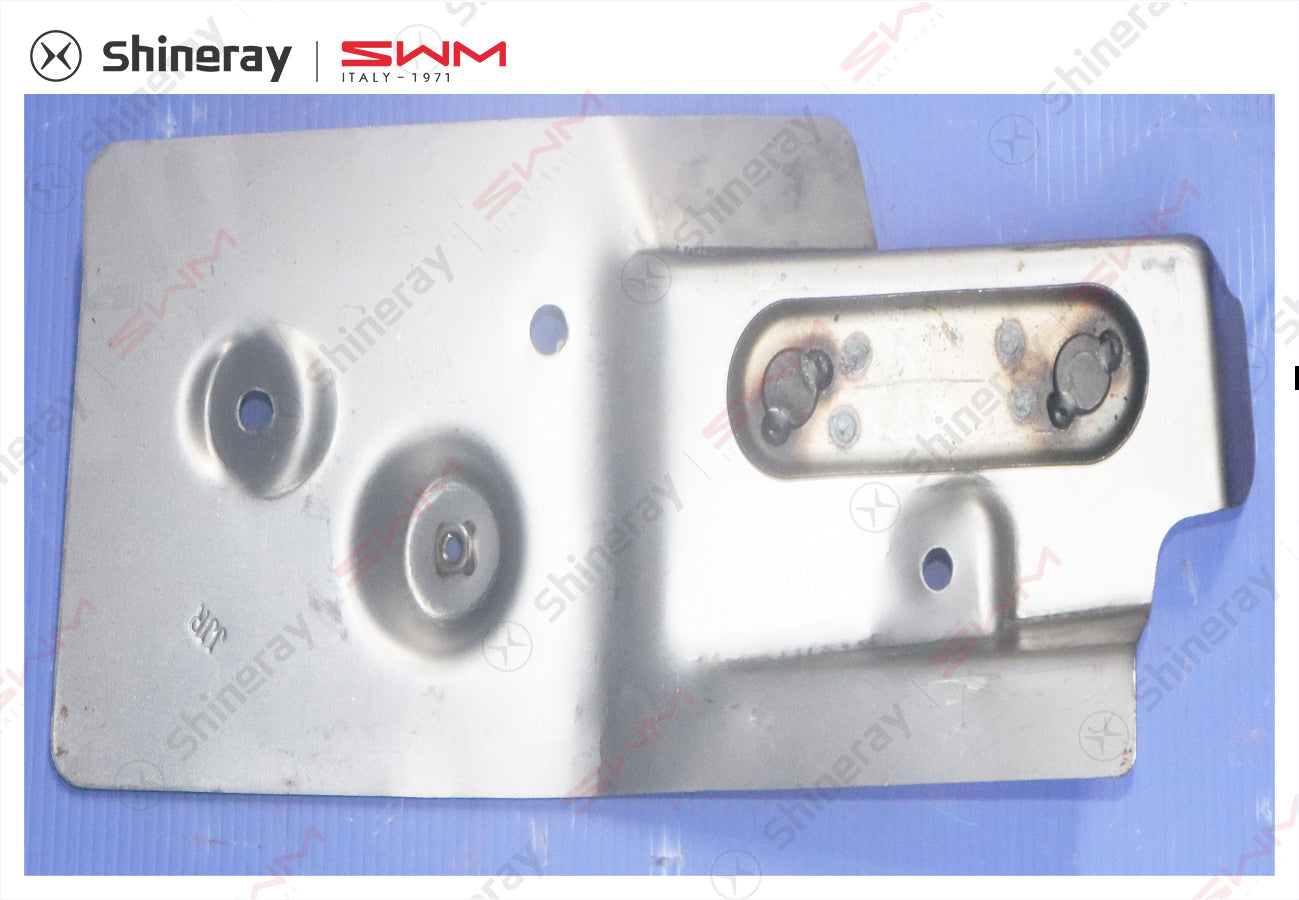 5402260-D0010-A100000>Right hinge mounting bracket assembly