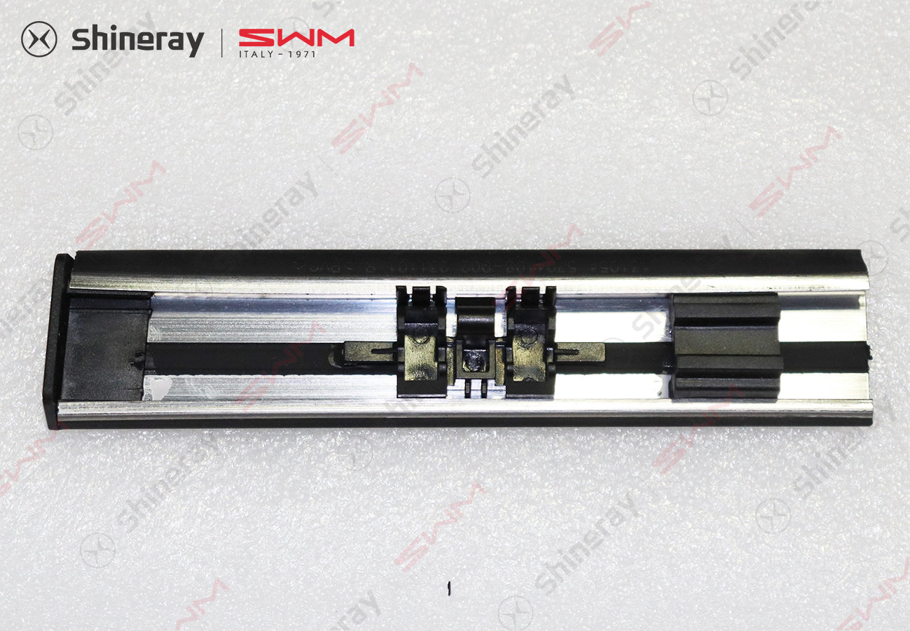 5704108-D0020-A000000>Rear section of the right top moldingwith luggage rack)
