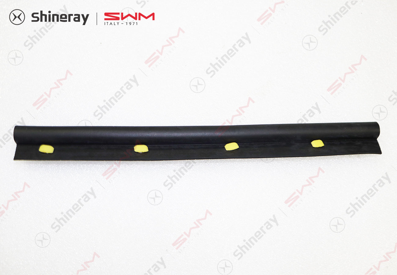 6107130-BA010-A000000>Front door bottom seal strip (left