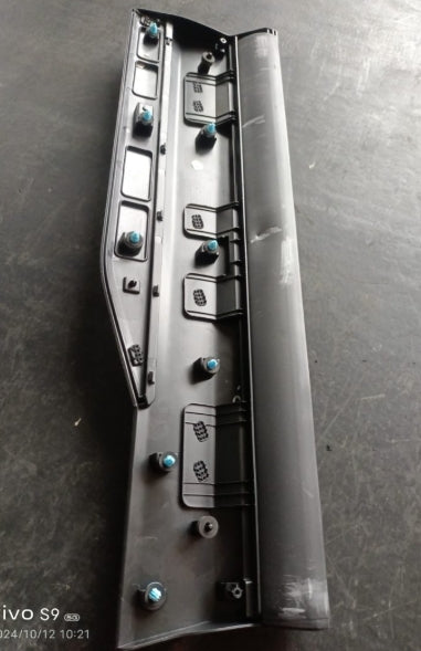 8512300-E0030-A000000>Left rear door anti scratch strip assembly(silvering)