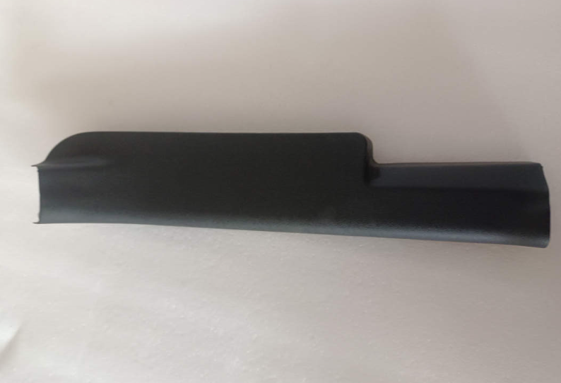 5136200-FA010-A000000>Right rear carpet pressure strip assembly