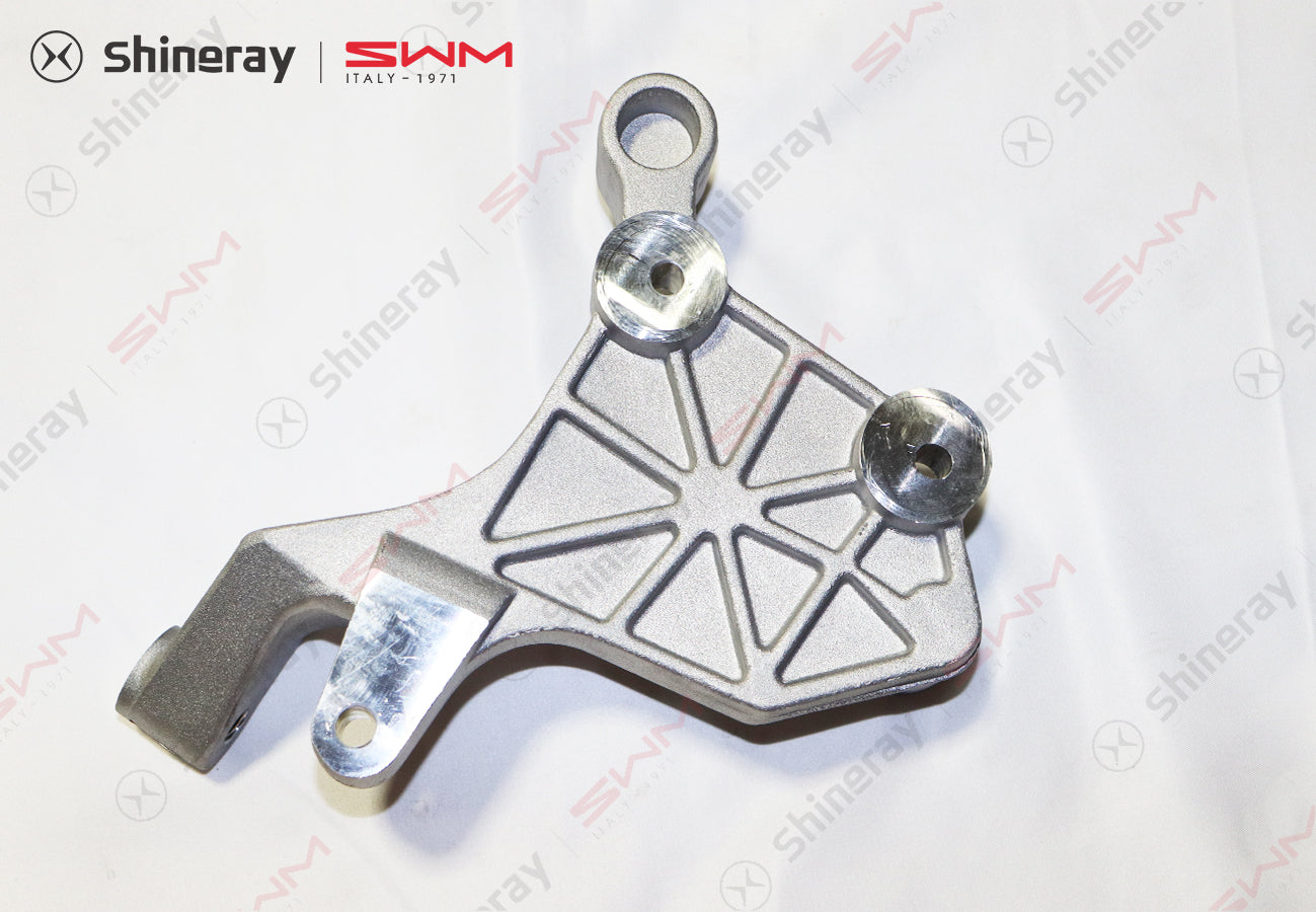 8103001-E1800-B100000>Compressor bracket>5MT