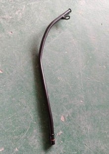 1009010-C1400-B100000>Oil level gauge conduit