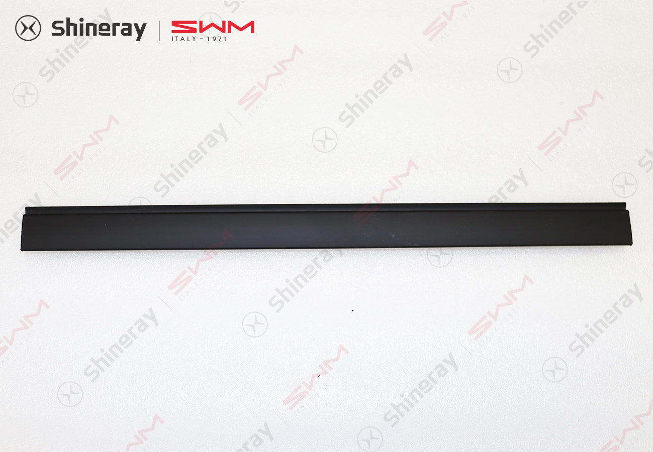 5704106-D0020-A000000>Right side top molding center and rear sectionwith luggage rack)