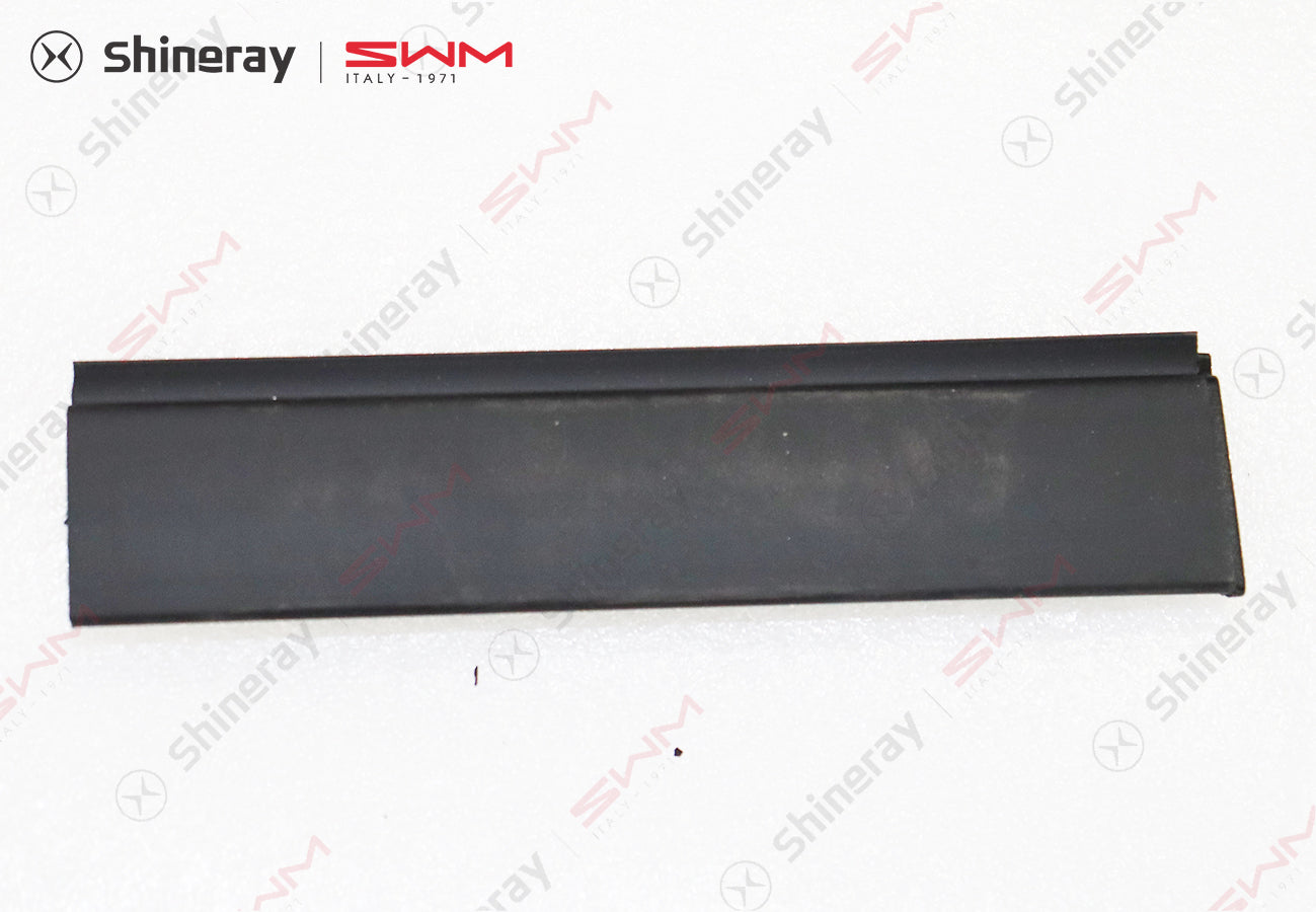 5704108-D0020-A000000>Rear section of the right top moldingwith luggage rack)