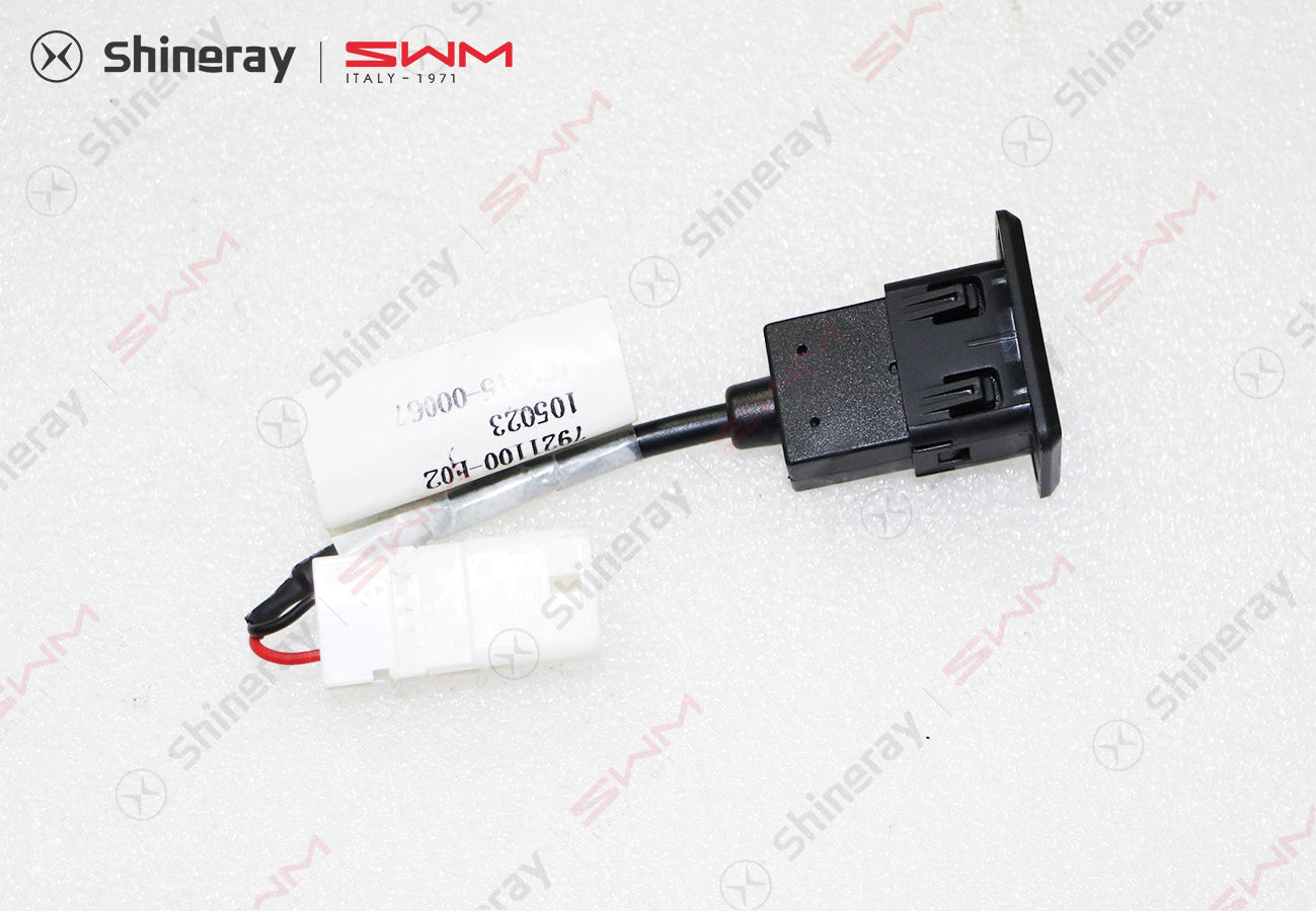 7921100-E0020-A000000>Front row UPSB charging interface
