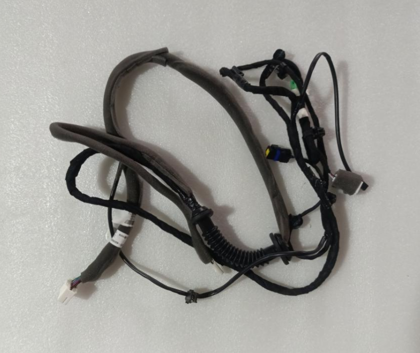 4002400-FA020-A000000>Back door transition line assembly