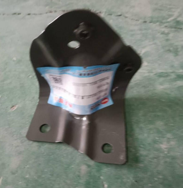 8400021-D001L-A000000>Left front fender mounting bracket connecting plate assembly